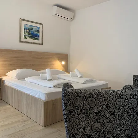 Bed & Breakfast & Pansion Odmor Rovanjska