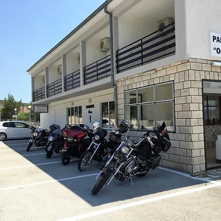 & Pansion Odmor לינה וארוחת בוקר 4*