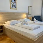 فندق مبيت وإفطار & Pansion Odmor