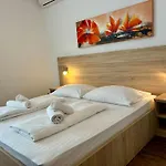 فندق مبيت وإفطار & Pansion Odmor