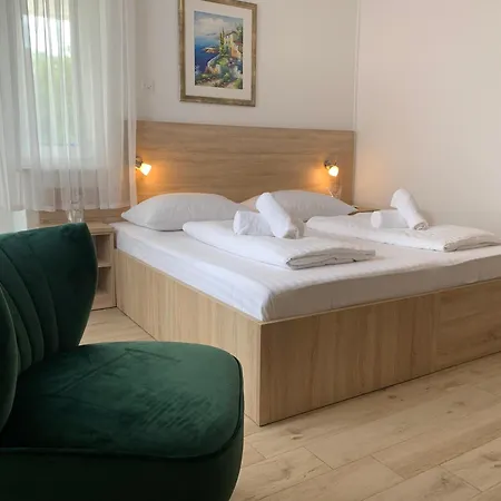 Frühstückspension & Pansion Odmor 3*