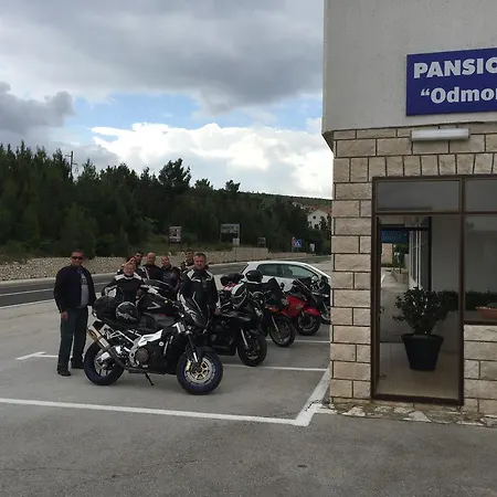 Frühstückspension & Pansion Odmor 3*